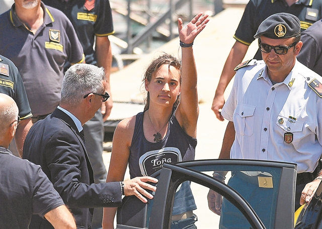 Η καπετάνισσα που ταπείνωσε τον Σαλβίνι