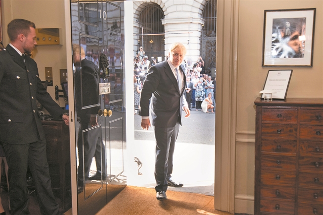 Με το «καλημέρα» έδιωξε τους μισούς υπουργούς της Μέι