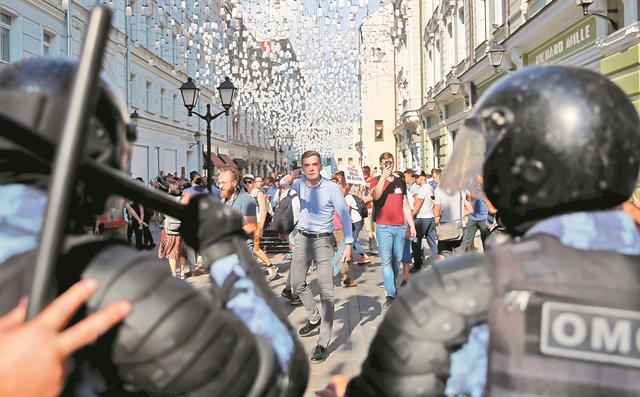 Βία, φτώχεια και συνωμοσιολογία