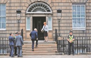 Στη Σκωτία έφυγε από την πίσω πόρτα…