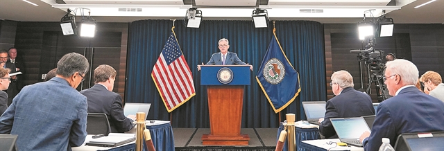 Ασκήσεις ισορροπίας για τα αμερικανικά επιτόκια