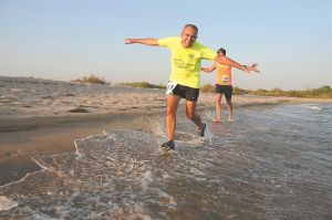 Τρέχοντας πλάι στα κύματα