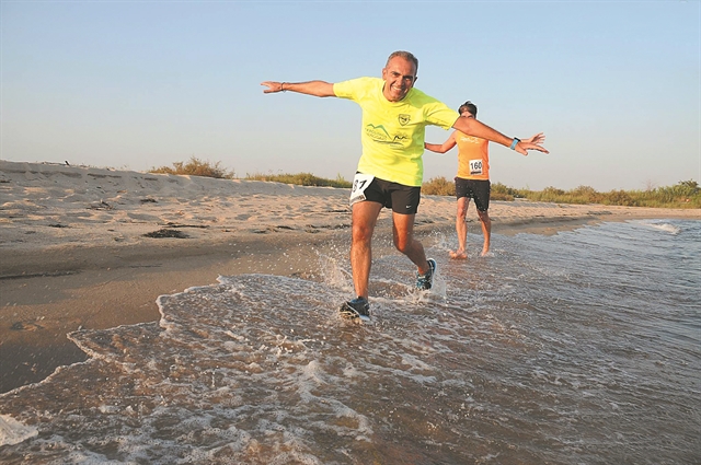 Τρέχοντας πλάι στα κύματα