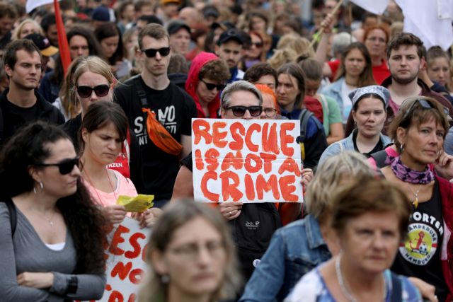 Γερμανία: 30.000 διαδηλωτές υπέρ των ΜΚΟ που διασώζουν πρόσφυγες
