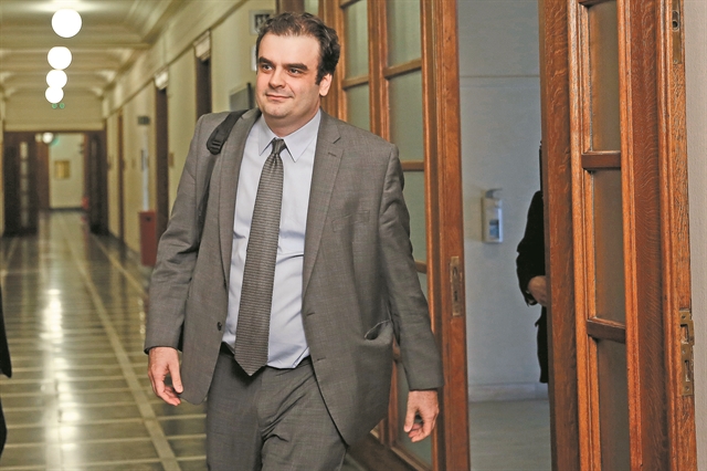 10 μνηστήρες για τα 700 εκατ. των οπτικών ινών