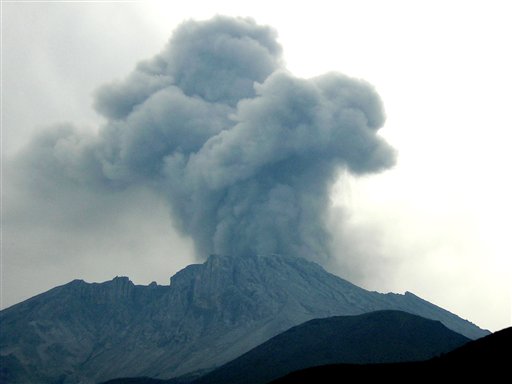 Περού: Επείγουσα εκκένωση οικισμών λόγω εκρήξεων στο ηφαίστειο Ουμπίνας