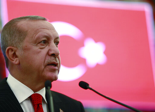 Ο Ερντογάν καρατόμησε τον διοικητή της κεντρικής τράπεζας της Τουρκίας