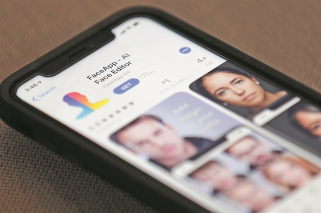 SOS για επικίνδυνα αντίγραφα της εφαρμογής που σε «γερνά»