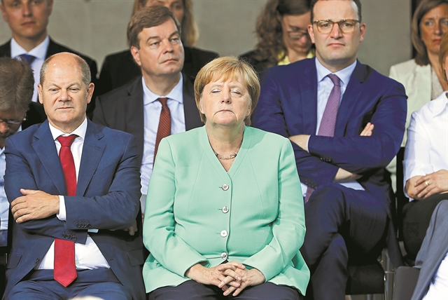 To «ζεστό» πολιτικό φθινόπωρο της Ανγκελας Μέρκελ