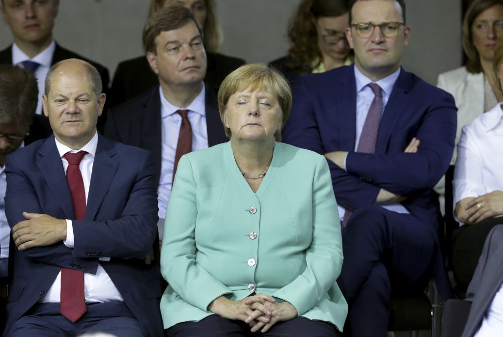 Νέο ανησυχητικό περιστατικό για την υγεία της Μέρκελ – Έκλεινε συνεχώς τα μάτια της