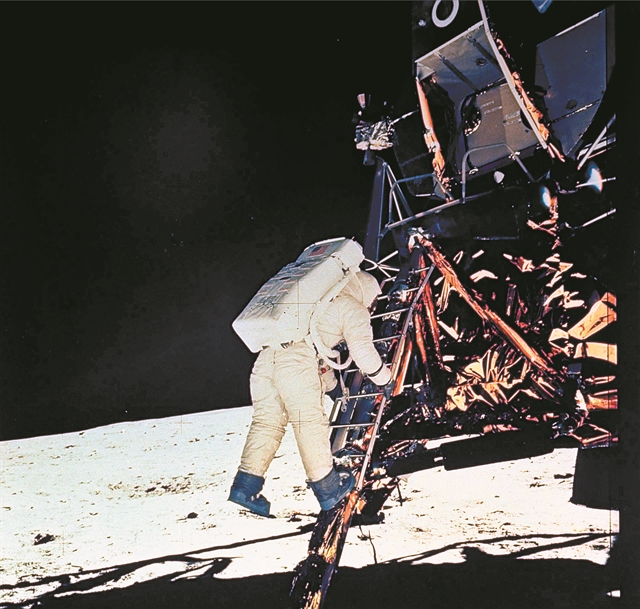 «Ετσι έζησα την πρώτη βόλτα του Ανθρώπου στη Σελήνη»