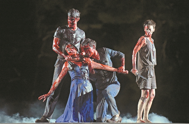 Ακρότητες και κανονικότητα