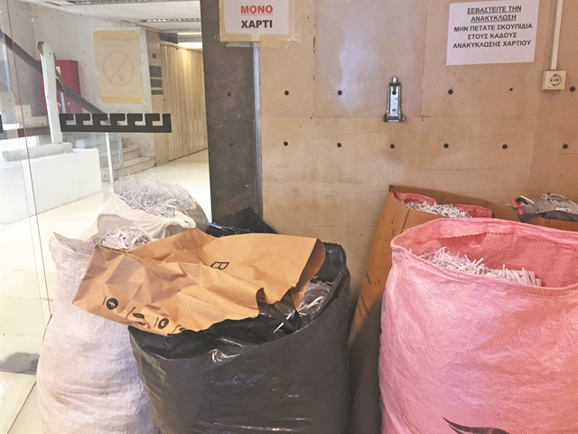 Στην Πάτρα με βολές κατά Γιώργου Παπανδρέου