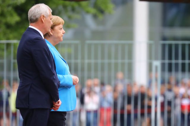 Ανησυχία για τη Μέρκελ: Τρέμει ξανά σε δημόσια εμφάνισή της