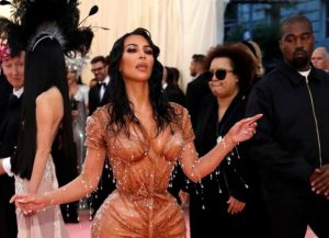 Η Κιμ Καρντάσιαν μας συστήνει τον νεογέννητο γιο της Ψαλμ