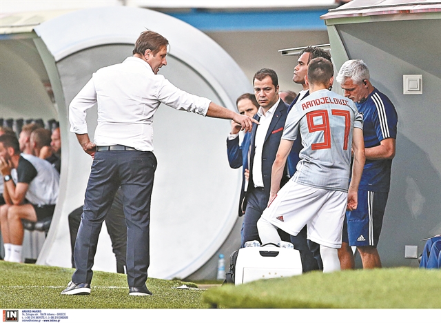 Με άσους στο μανίκι