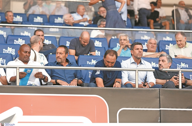 Μια βόμβα στα αποδυτήρια της Εθνικής