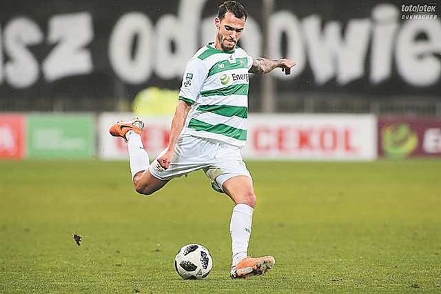 Εκλεισε Νούνιες για τρία χρόνια