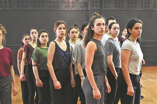 «Σκέφτομαι τους έλληνες χορευτές ως διεθνείς»