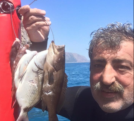 Ο Παύλος Πολάκης πιάνει απαγορευμένα ψάρια