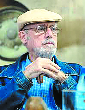 Πέθανε ο κουβανός ποιητής Ρεταμάρ