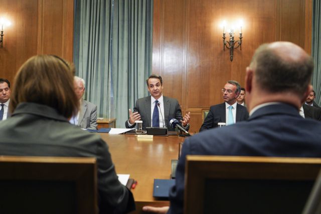 Mitsotakis stresses transparency, efficiency in ‘new governance model’