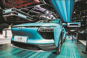 ΑΠΟ ΤΗΝ ΚΙΝΑ ΣΤΗ ΓΕΡΜΑΝΙΑ: ΤΑΞΙΔΙ 14.231 ΧΛΜ. ΜΕ ΗΛΕΚΤΡΙΚΟ SUV