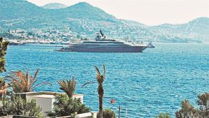 Ψάχνει για ευκαιρίες στα μικρασιατικά παράλια