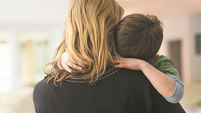 «Τιμωρούν» τα παιδιά που έχουν ανάγκη από θεραπεία