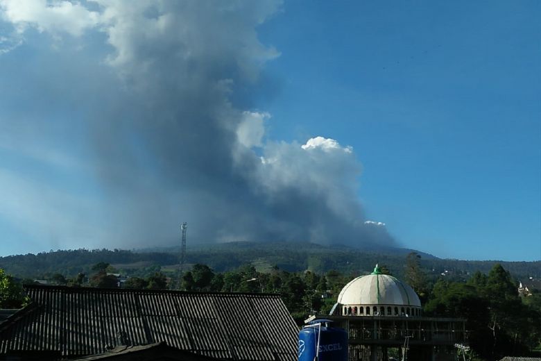 Ινδονησία: Eκκένωση περιοχών προκάλεσε έκρηξη ηφαιστείου
