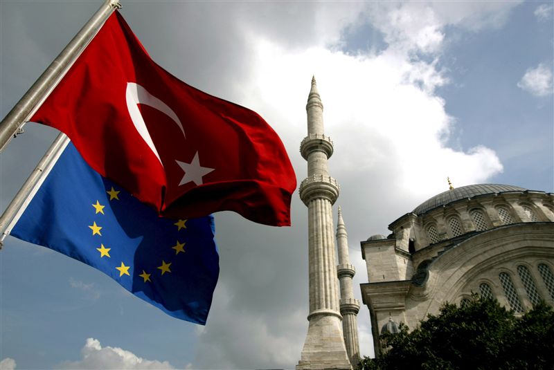 Η ΕΕ κόβει τα προενταξιακά κονδύλια της Τουρκίας