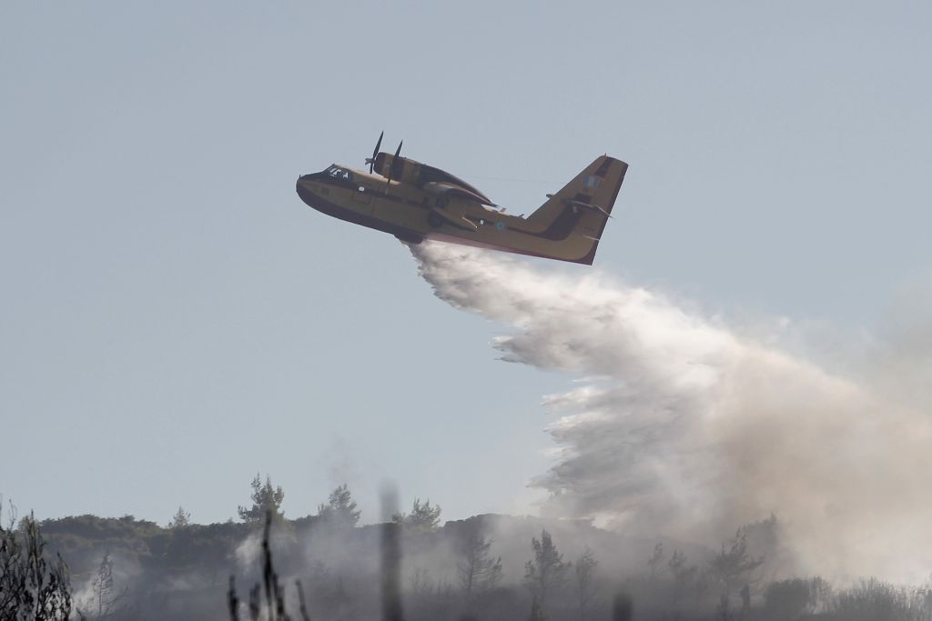 Κιθαιρώνας: Υπό μερικό έλεγχο η πυρκαγιά