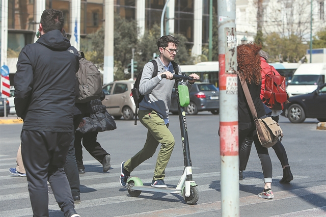 Ερχονται νόμοι για τα ηλεκτρικά πατίνια