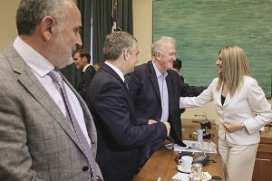 Στη ζυγαριά ο νέος εκλογικός νόμος