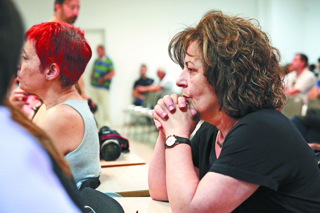 Στο εδώλιο χωρίς πλέον τον μανδύα της ασυλίας