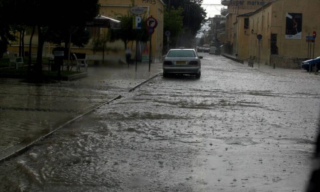 Στο έλεος της κακοκαιρίας Αχαΐα και Ναυπακτία: Πλημμύρες, εγκλωβισμοί, καταστροφές