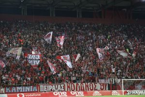 «Ερυθρόλευκη» παράνοια: Γεμάτο το Καραϊσκάκη!