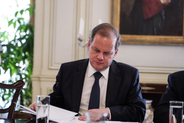 Οπισθεν ολοταχώς Καραμανλή μετά το σάλο: Άστοχη η δήλωσή μου για τα «αποβράσματα»