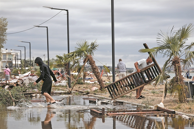 Θεομηνία Χαλκιδική: «Είδαμε ανθρώπους να παρασύρονται από τον αέρα»