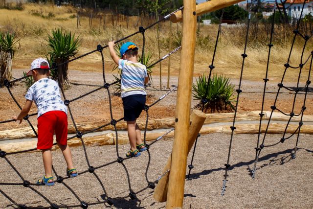 Εγκαινιάστηκε νέα παιδική χαρά στο Μάτι – Προσπάθεια για επιστροφή στην κανονικότητα