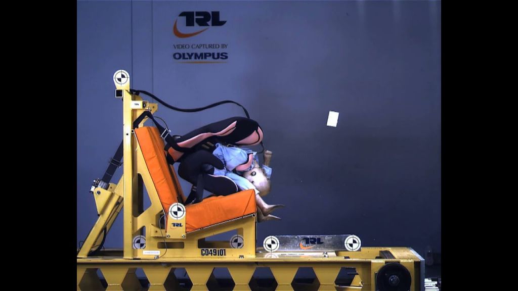 Δείτε τι συμβαίνει σε περίπτωση ατυχήματος όταν το παιδί δεν φοράει ζώνη!