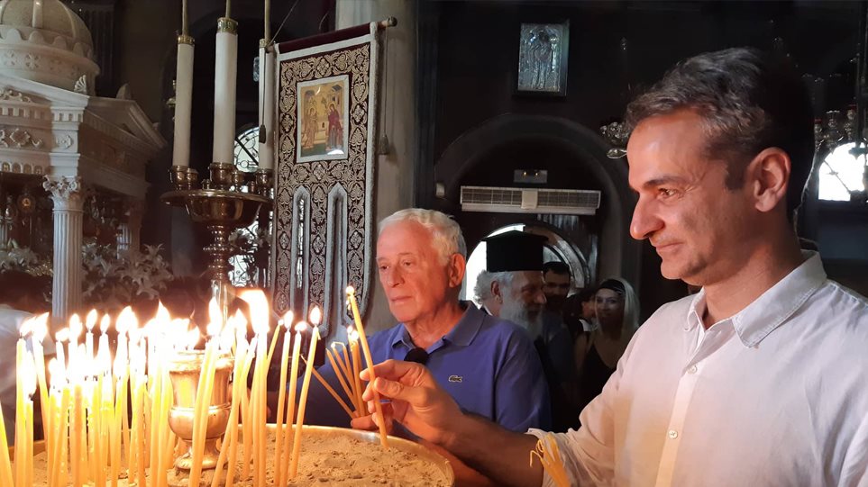 Στον Εσπερινό στην Τήνο ο Κυριάκος Μητσοτάκης