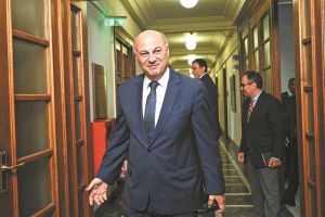 Πιο αυστηρές διατάξεις για μολότοφ, βαρυποινίτες και διαφθορά