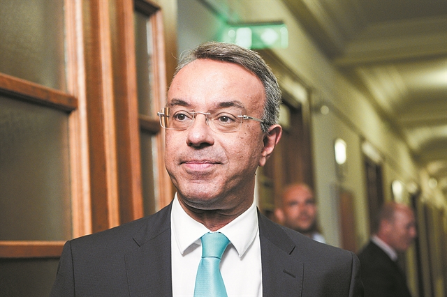 Κλειδώνουν ελαφρύνσεις και πλεονάσματα