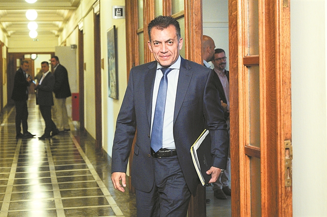 Αυξάνεται η άδεια πατρότητας στις 14 ημέρες