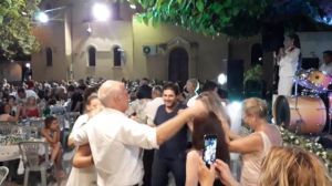 Πρώτος στον χορό ο Γιώργος Παπανδρέου σε πανηγύρι