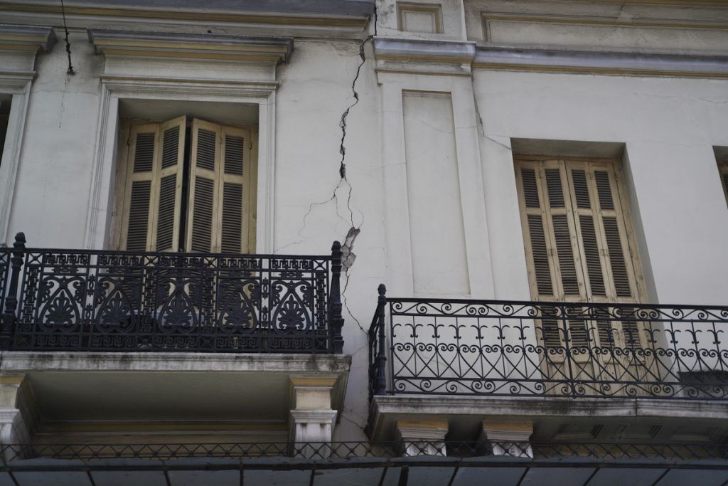 Σεισμός στην Αθήνα: Οι πρώτες εικόνες μετά την ισχυρή δόνηση