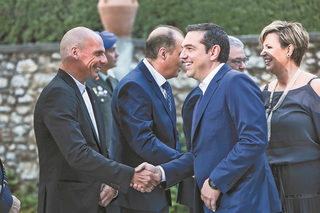 Στα χαρακώματα Τσίπρας – Βαρουφάκης