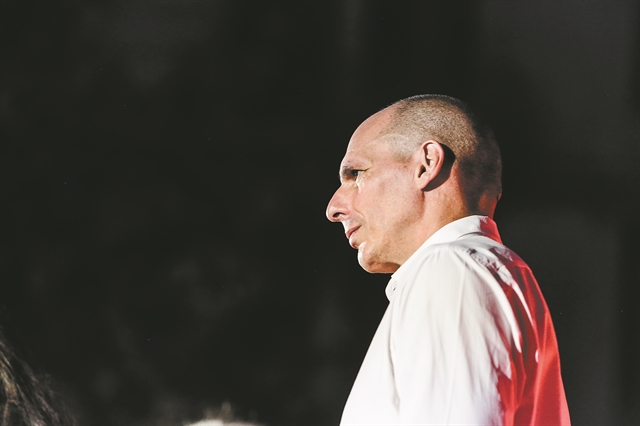 Ο Βαρουφάκης χτίζει «δεξαμενή»