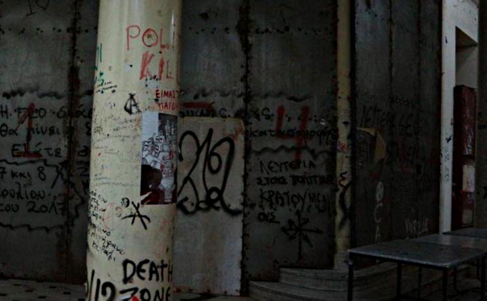 Απίστευτες εικόνες στο Πολυτεχνείο: Καταστροφές και εγκατάλειψη στο κτίριο Γκίνη